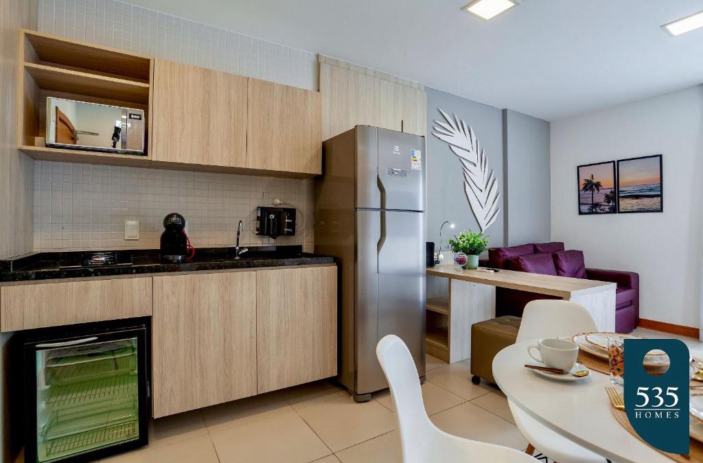 Caminho das Arvores Apartment | Linda Suíte com cozinha compacta em região central