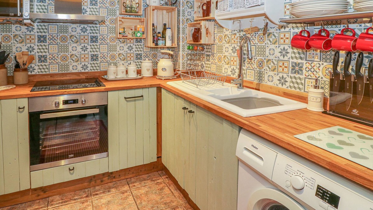 Brough Cottage | LINDEN LEA, pet friendly, with open fire in Brough