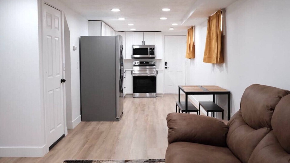 Lindon Apartment | Lindon House · Enjoy Mountain View 4 seasons Basement Apt