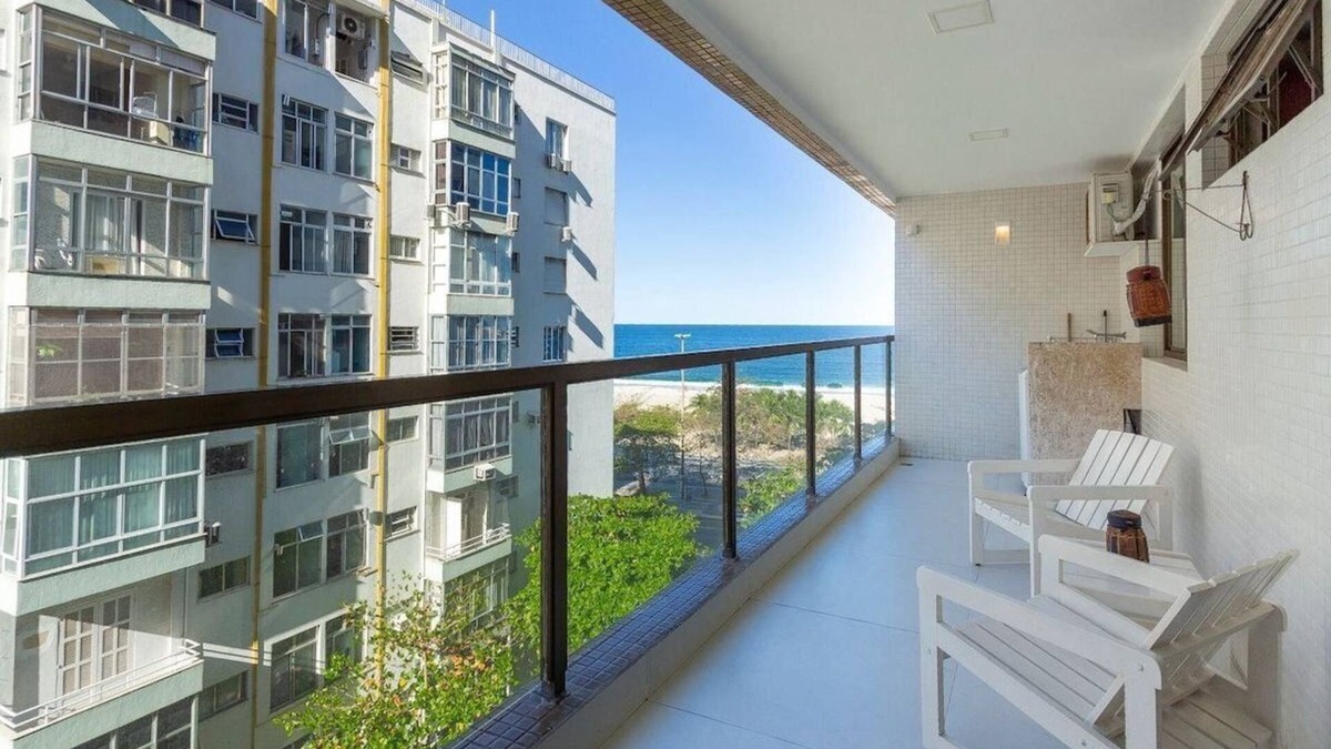 Copacabana Hotel | Line Rio: 302 Atlântico - Linda Varanda Com Vista Mar, Terraço Panorâmico e Garagem Na Praia De Copacabana!