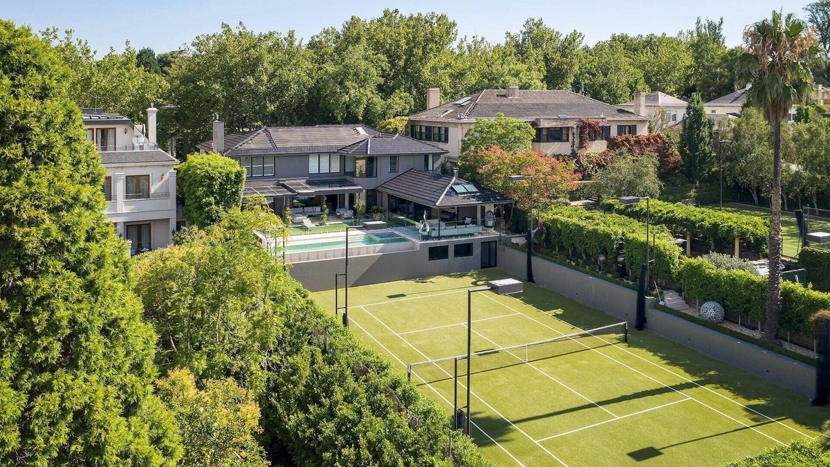 Toorak House | Linlithgow (Heated Pool)