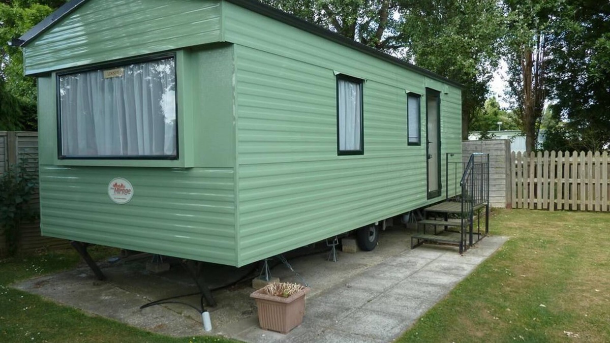 Aldwick House | Linnet 2 berth caravan at Copthorne Caravans