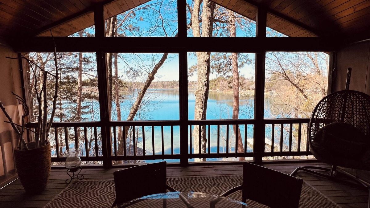 King Cottage | Lion on Sunset Lake/Chain O' Lakes/Nestled in the woods/Pet friendly!