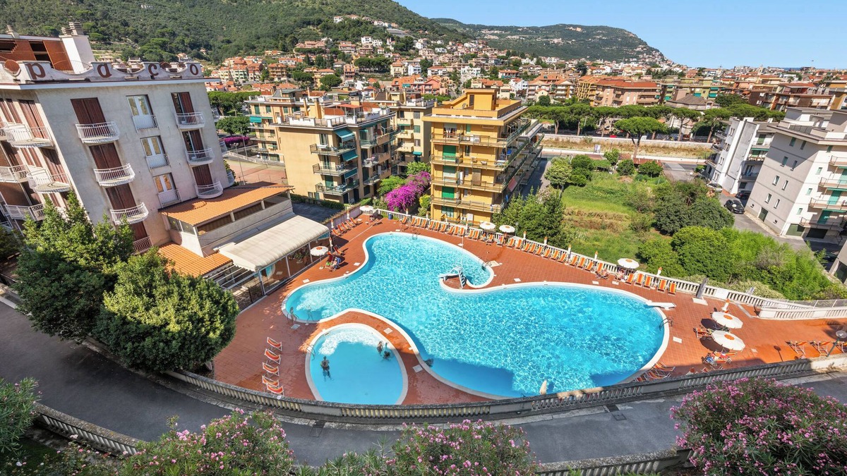 Pietra Ligure Apartment | LISA'S STYLISH TOP FLOOR FLAT DOUBLE POOL & BARBECUE