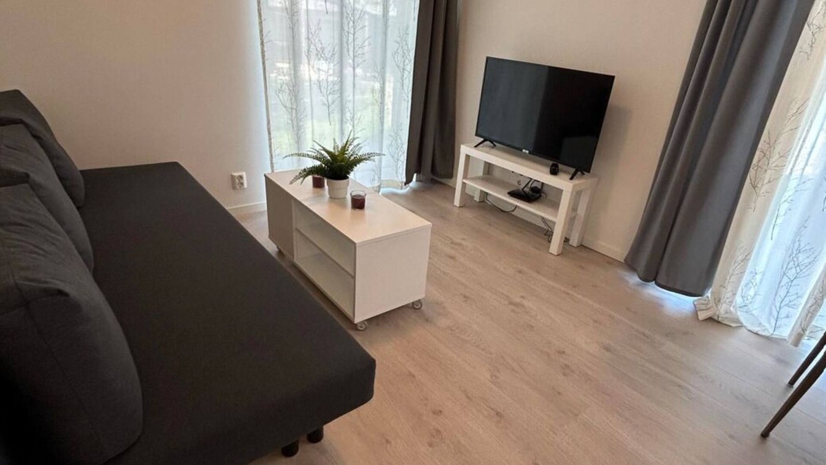 Bryn Apartment | Lisas apartment - privat 1 bed room and 1 living room w/sofa bed + big windows