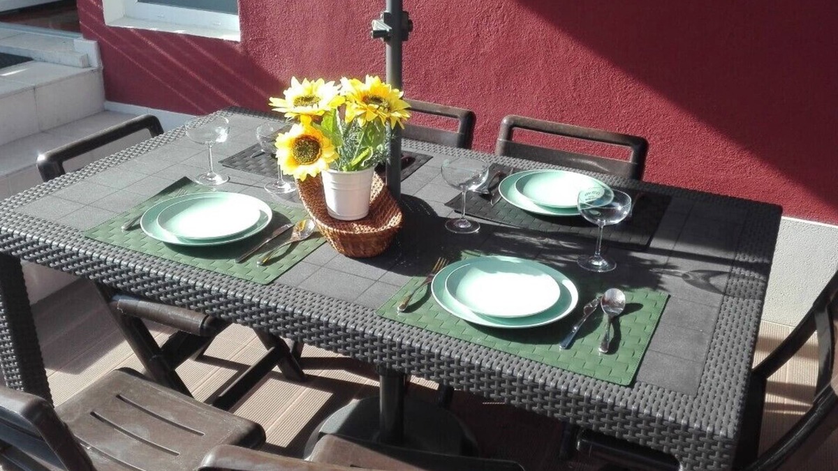 Costa de Caparica Apartment | Lisbon Beach Apartments 1.500-metre beach, terrace-barbecue, pets welcome.