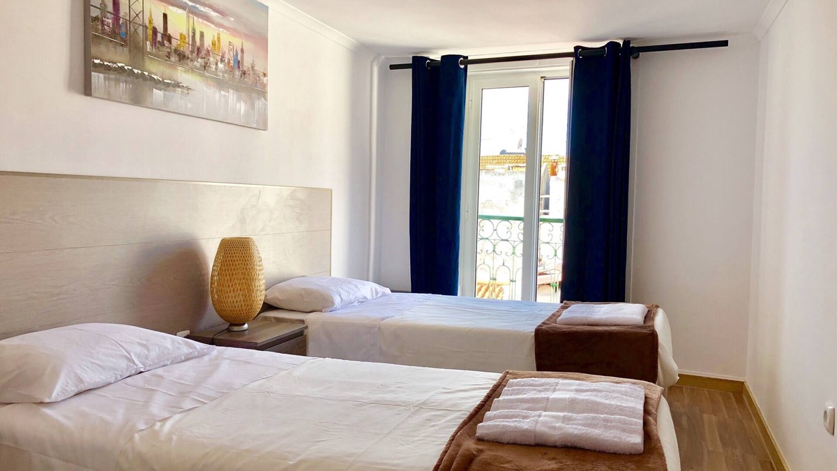 Encarnacao Apartment | LISBON DOWNTOWN APARTMENT WITH BALCONY RIVER VIEW.