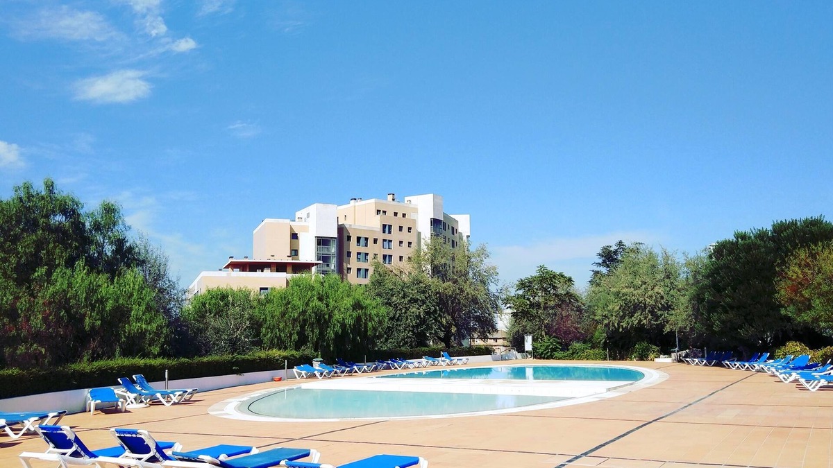 Lisbon Old Town Apartment | Lisbon Relax POOL Apart: FREE PARKING, AC, Garden, Pet Friend & Kid Playground!
