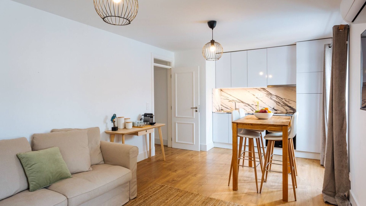 Pena Apartment | Lisbon Skyline Apartment by Misha's Place (5E)