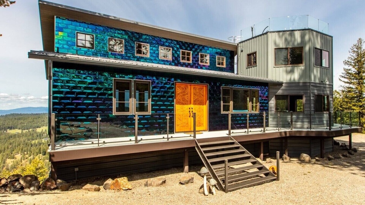 Coeur d'Alene Villa | LISTEN.Adventure & Fun is calling you to this UNIQUE N Idaho Country Retreat.