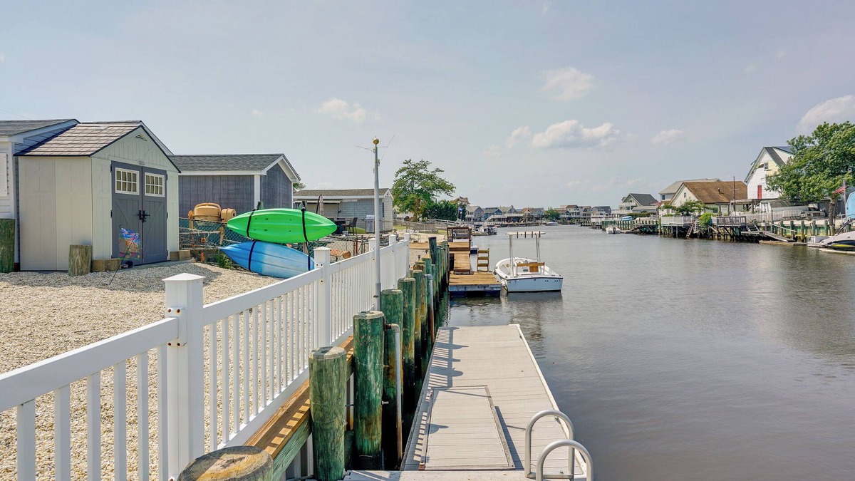Mystic Island House | Little Egg Harbor Township Home w/ Patio & Kayaks!