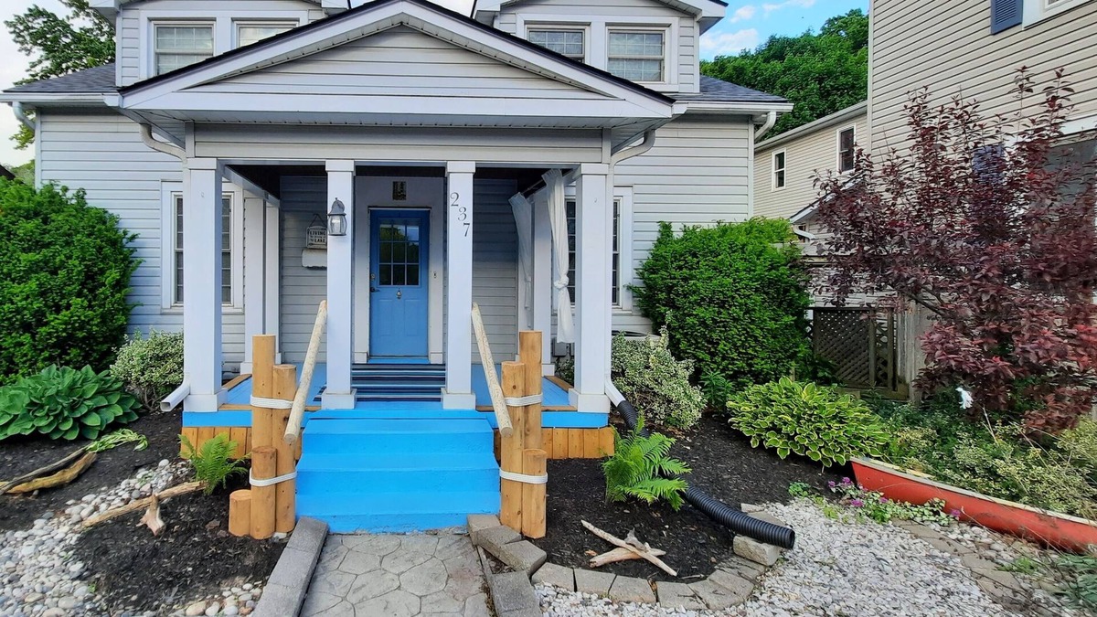 Port Stanley House | Little Beach Retreat