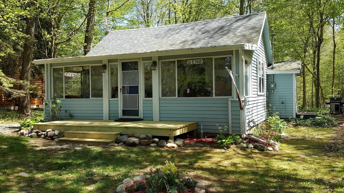 South Haven Cottage | Little Blue is a family friendly, quintessential cottage.