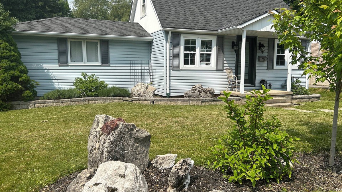 Owen Sound House | Little Blue Oasis