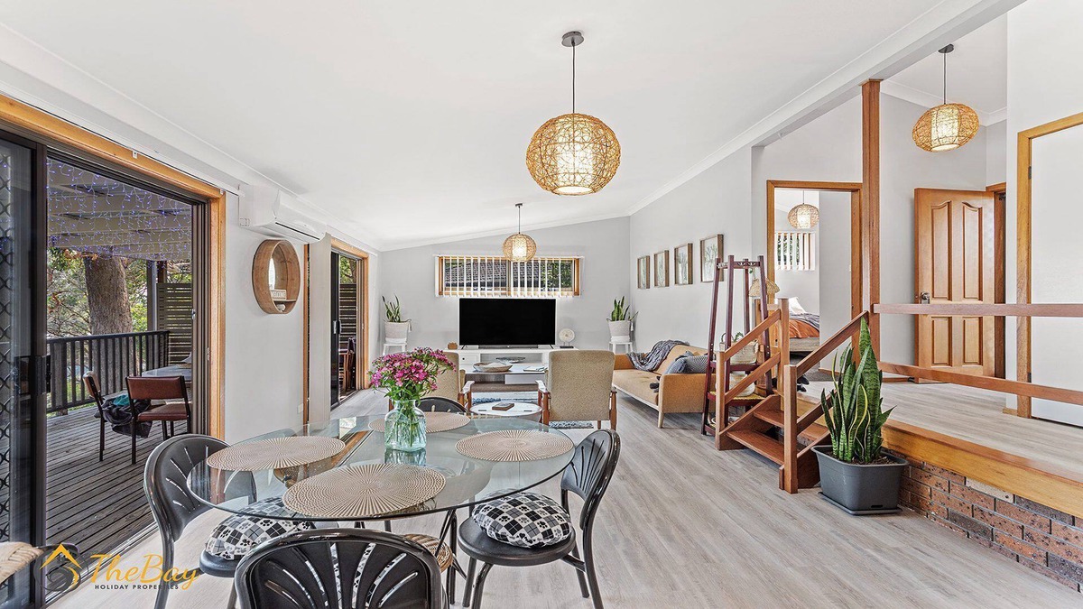 Lemon Tree Passage House | Little Bobby - Pet Friendly - WiFi - Air Con - Huge Deck