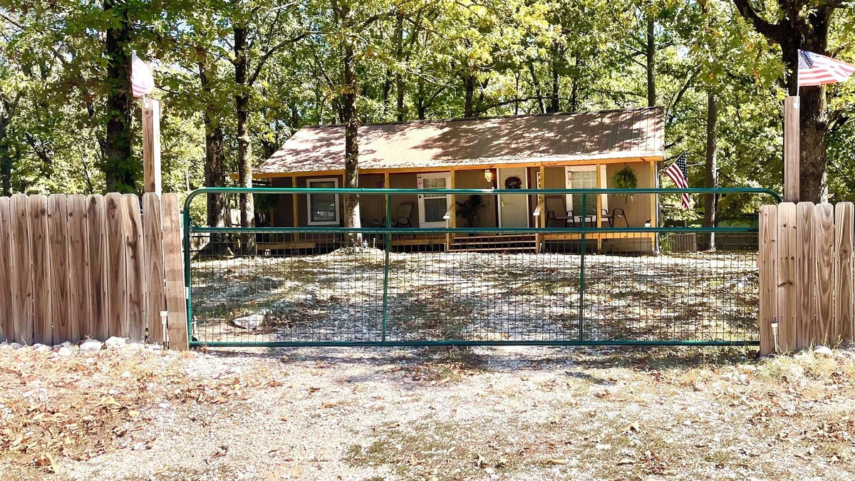 Mid America Cabin | Little cabin just minutes from the North end of Lake Quachita.