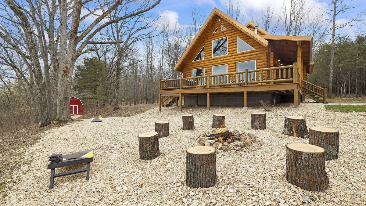 Eagle Rock Cabin | Little Cedar Lodge-Amazing Lake and Mountain Views -Hot Tub-Fire Pit