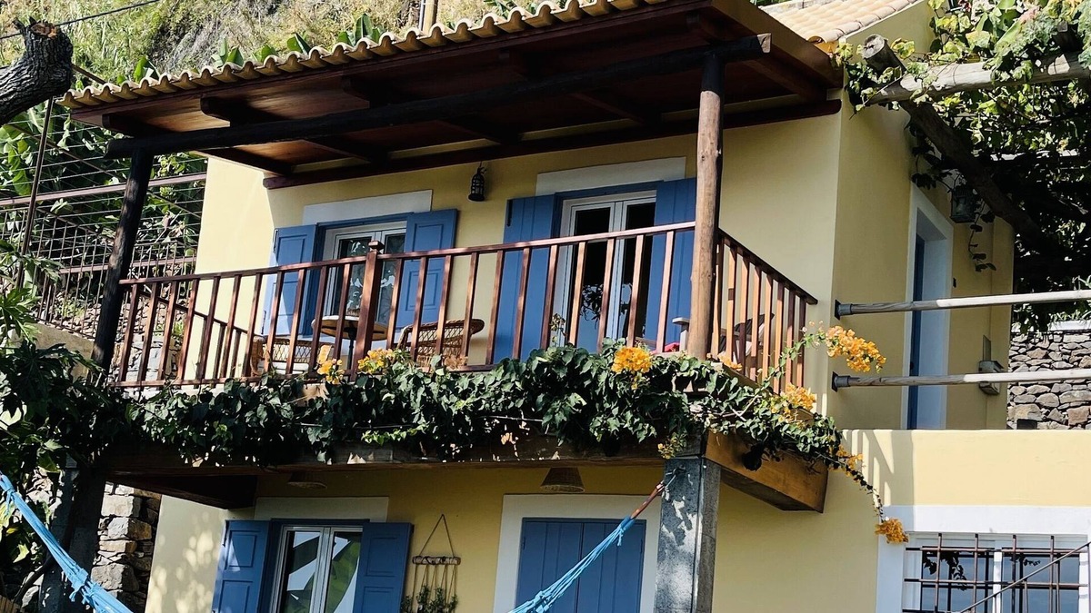Arco da Calheta Cottage | Little Cottage by the sea