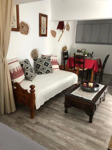 Elliniko-Argyroupoli House | Little cottage