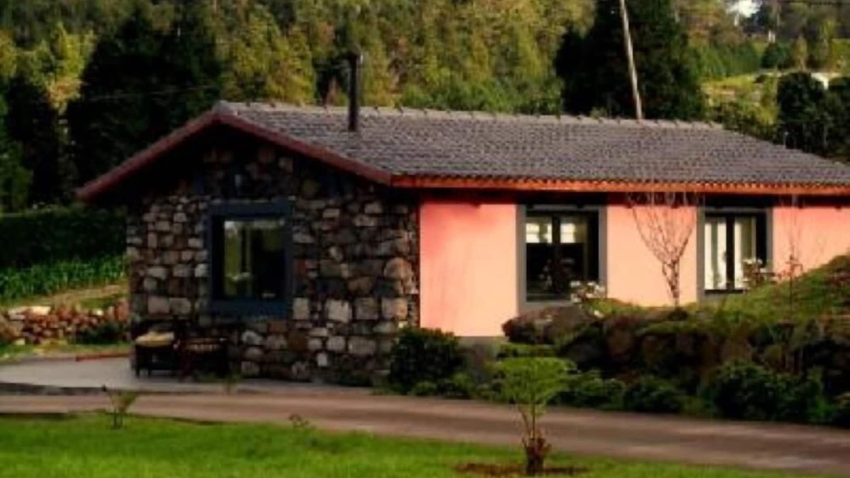 Santo da Serra House | Little country cottage, quiet, peaceful, walk to golf, SLEEPS 3