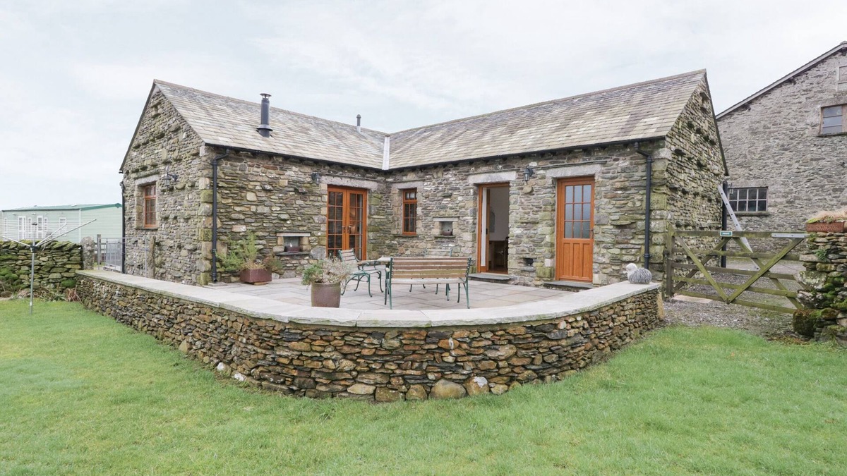 Kendal Cottage | LITTLE CRAKE HOWE, family friendly in Selside Near Kendal
