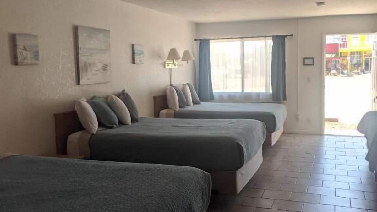 Cottonwood Hotel | Little Daisy Motel