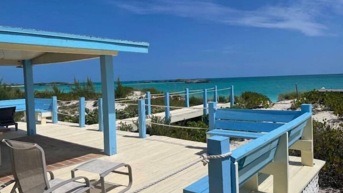 Jimmy Hill House | Little Exuma Home on Tropic of Cancer Beach