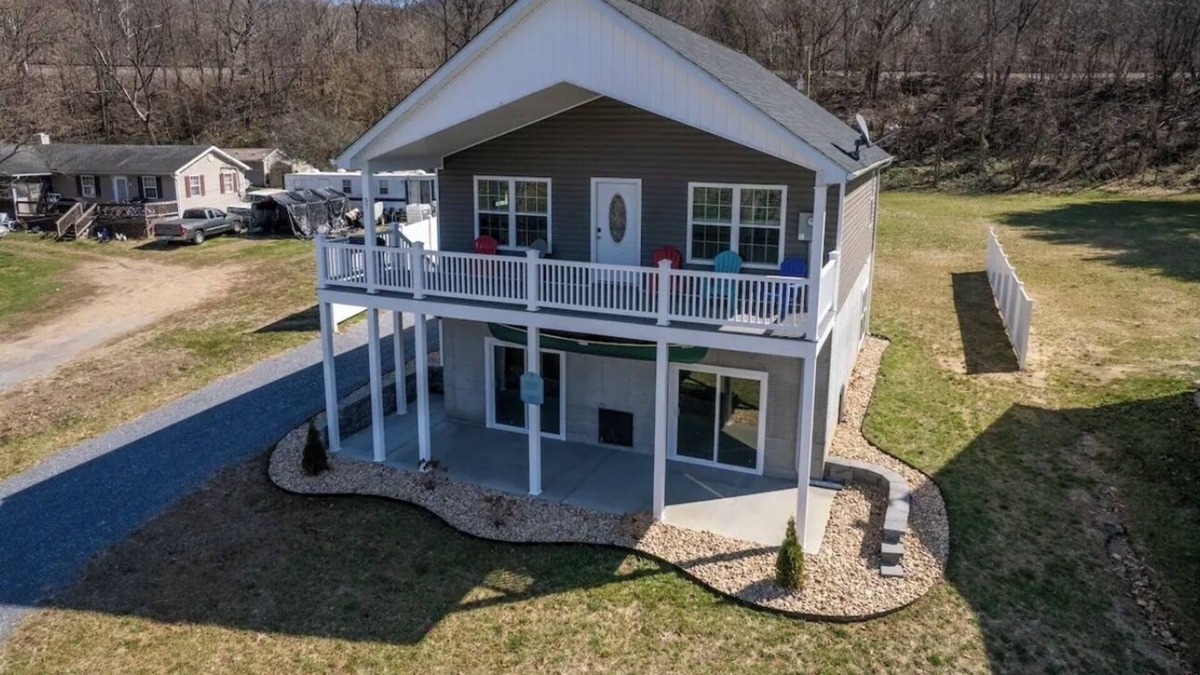 Shenandoah House | Little fish on the Shenandoah River