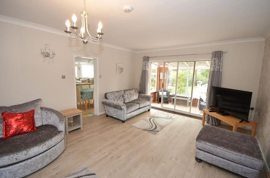 Woodhall Spa House | Little Hare Lodge - Spacious 2 bedroom attached bungalow
