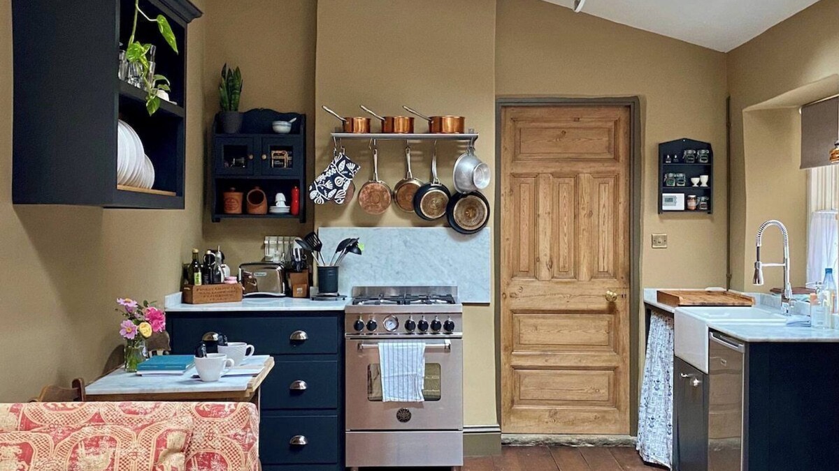 Frome Apartment | Little Hideaway - Central Frome