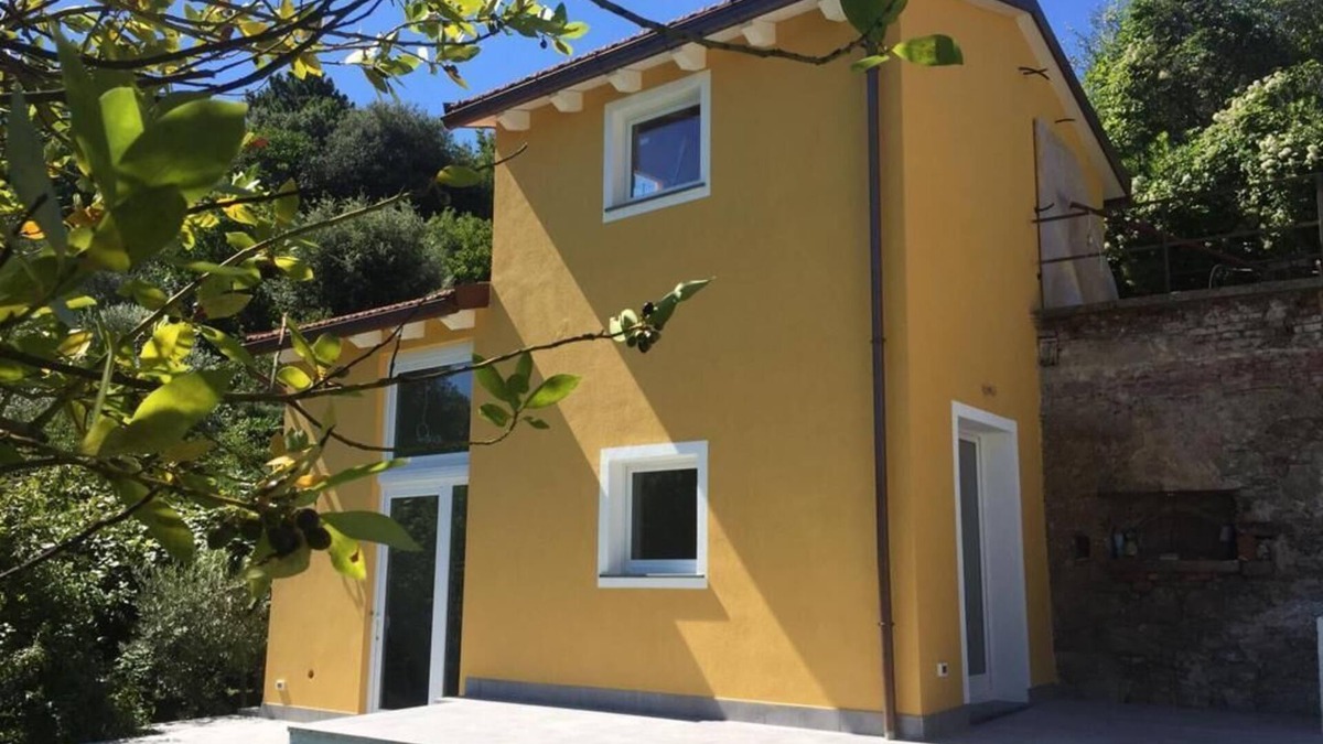 La Foce Apartment | Little house in the garden of period villa in La Foce, La Spezia.