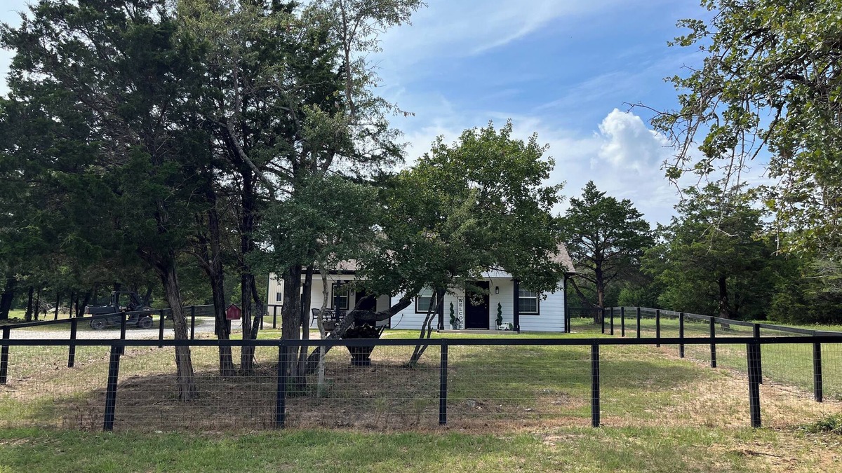 Streetman House | Little House, pickleball, donkeys, exercise, trails,