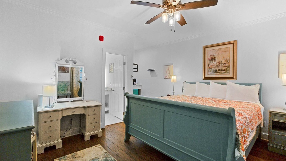 Washington Hotel | Little Inn on Main 214 West Main Street