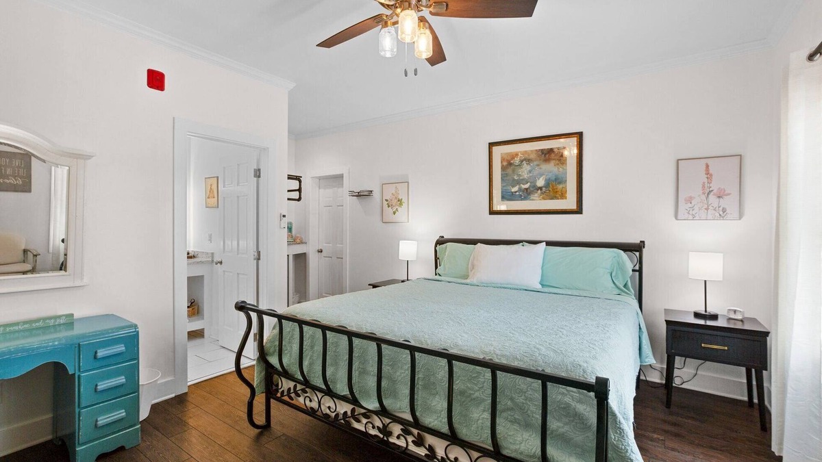 Washington Hotel | Little Inn on Main 214 West Main Street