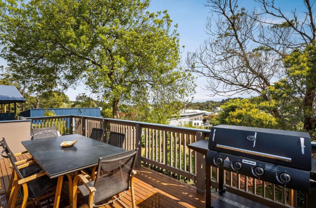 Sunset Strip House | Little Island Escape