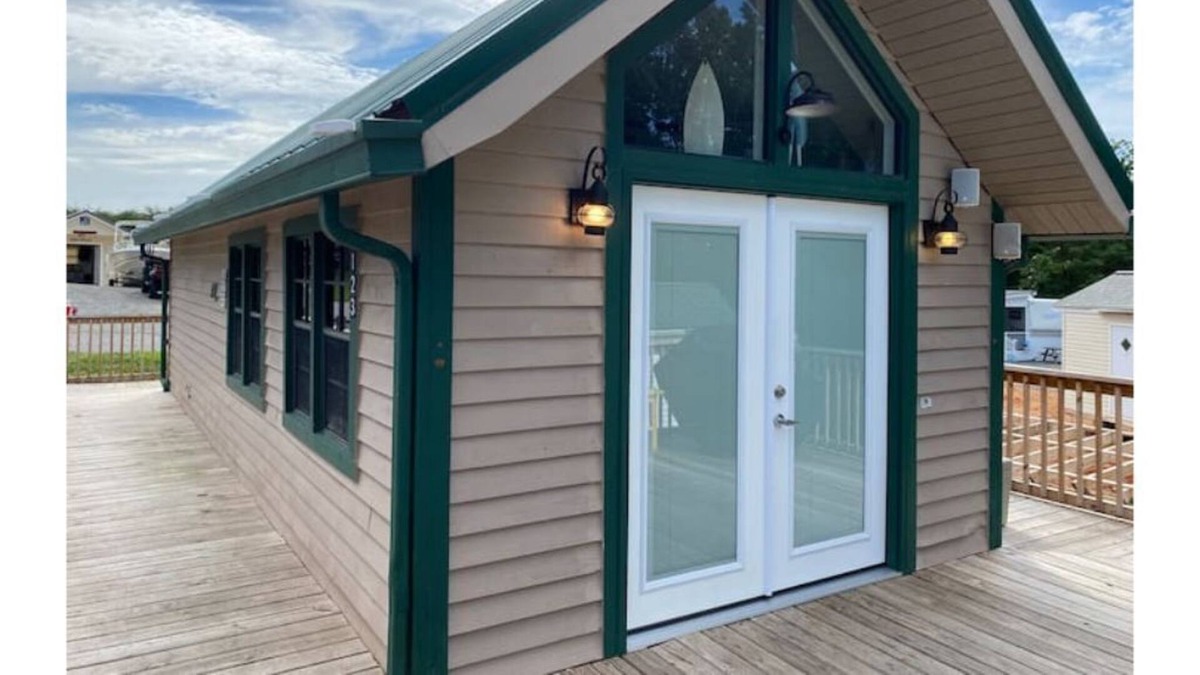 New London House | Little Lake Getaway at Badin Shores Resort