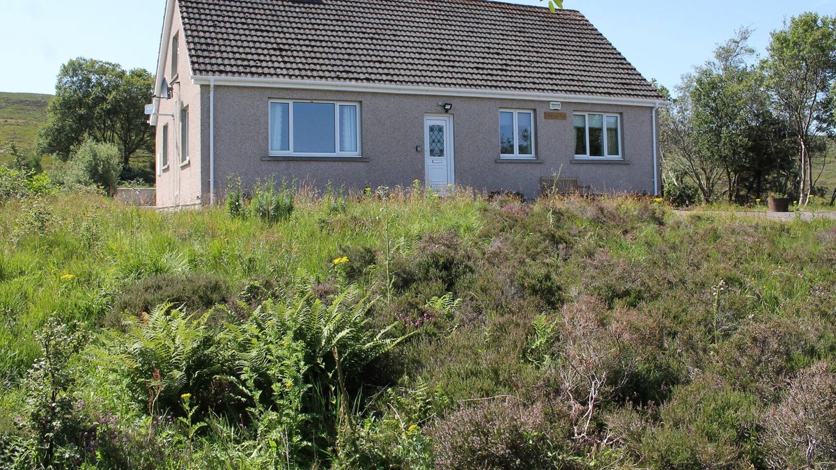 Drumchork Cottage | LITTLE LOCH VIEW, pet friendly, character holiday cottage in Poolewe