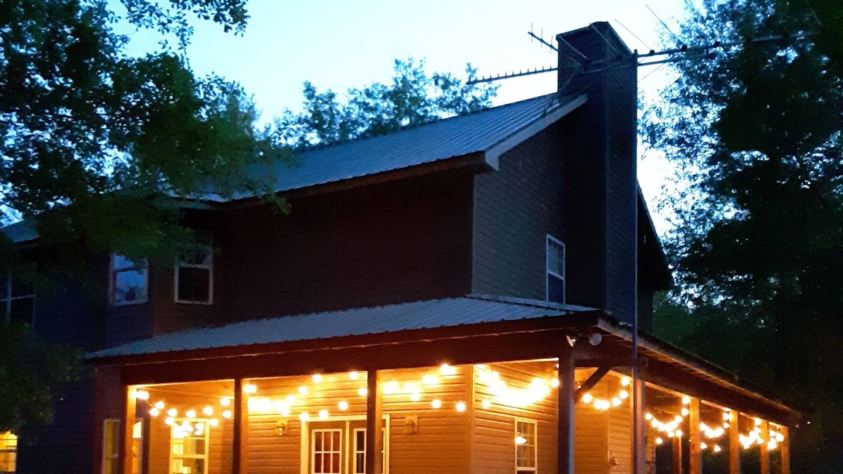Dover House | Little Mistletoe Plantation. A place for adventure and rest.