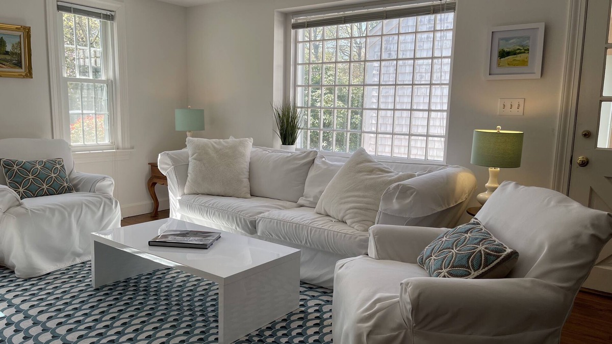 Osterville Cottage | "Little Neck" Cottage just 3 minutes to Dowses Beach and downtown Osterville