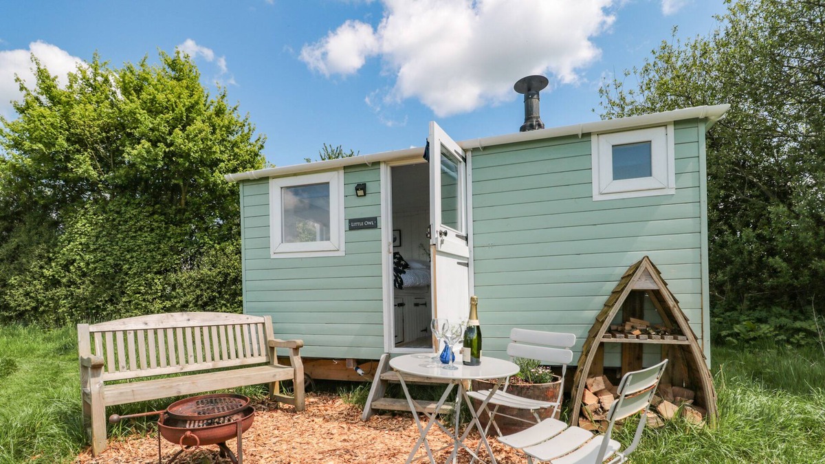 Blandford Forum Cottage | LITTLE OWL, romantic, character holiday cottage in Fontmell Magna