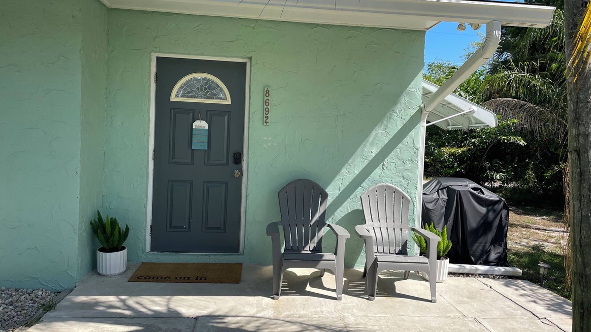 Hobe Sound House | Little Palm Villa retreat less than a mile from the beach!