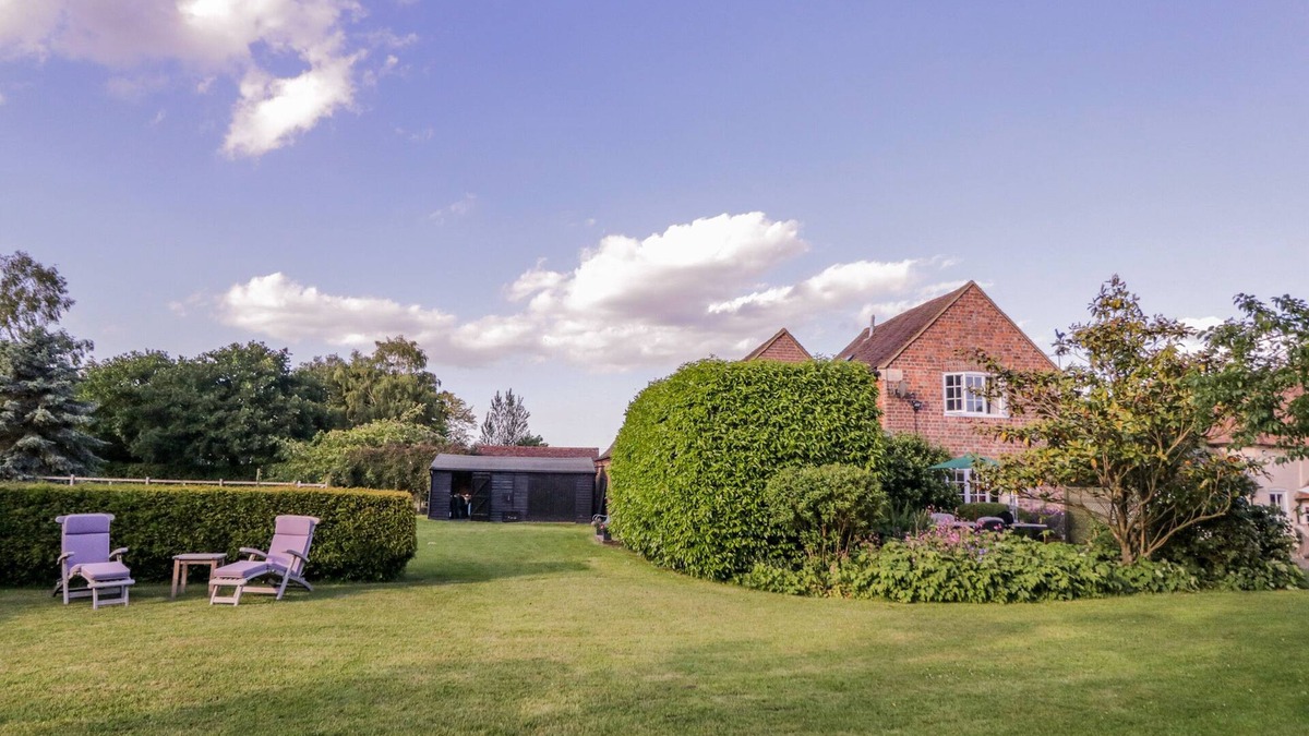 Bilting Cottage | LITTLE PONTUS, pet friendly, with pool in Challock