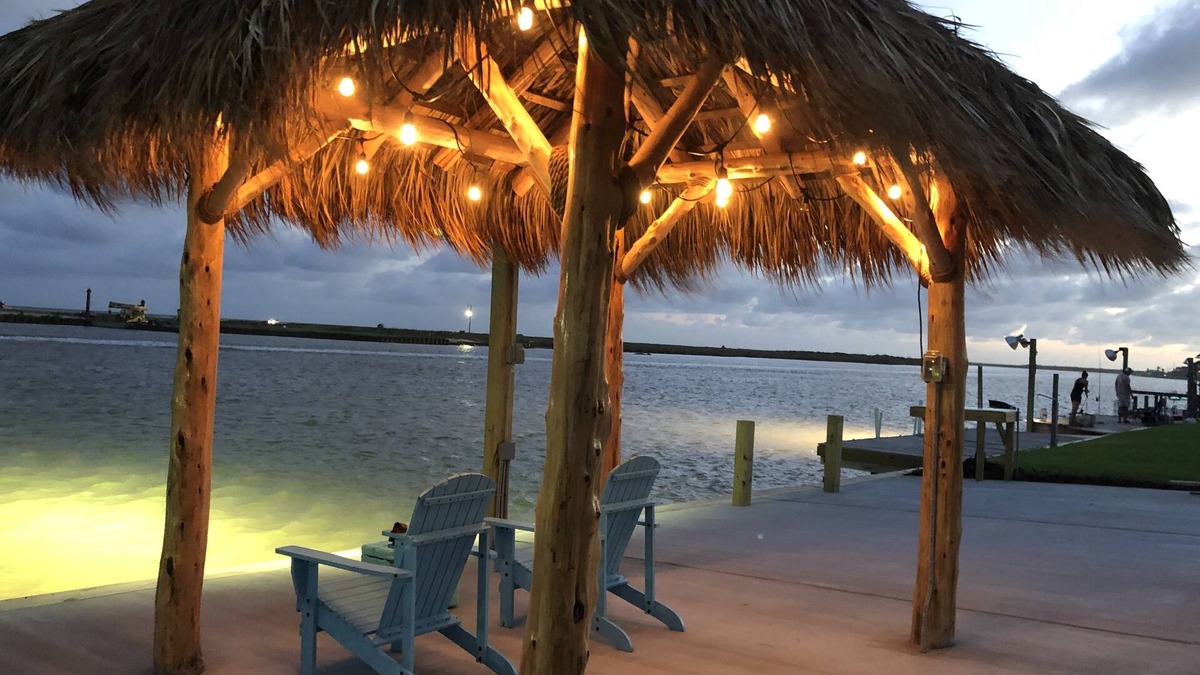 Cedar Lane Cabin | “Little Salt” GREAT LOCATION on intercoastal! Catch fish from backyard
