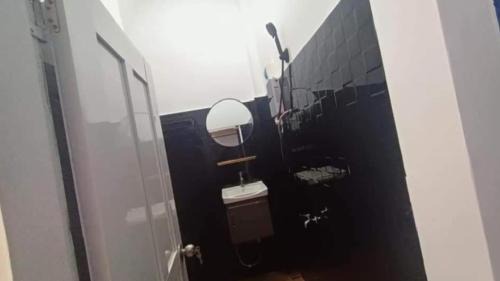 Daun Penh House | Little Susie Small Double Room