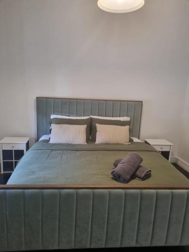 Fitzroy House | Little Yellow Guesthouse