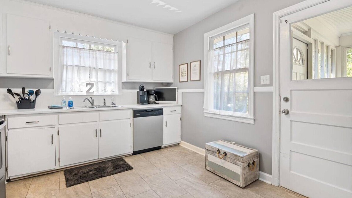 Garden City House | Little Z's, 3BR Home Very Close to SAV Port+Pets