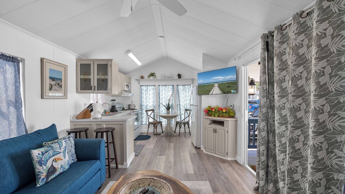 Port Isabel Cottage | LIV Resort: Cottage with Private Jacuzzi/Pet Friendly