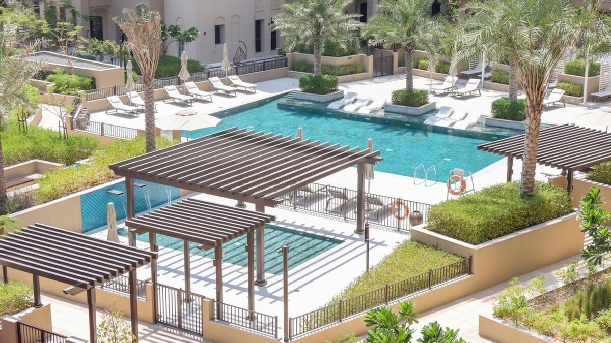 Al Sufouh 1 Apartment | Livbnb - Bright Serene 1B Retreat with Pool View