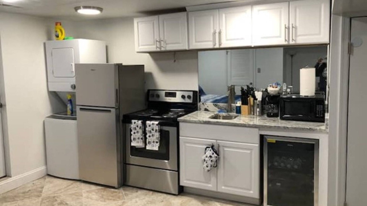 Downtown Baltimore Apartment | Live a Cozy and Tucked Away Lifestyle in this city style Studio!