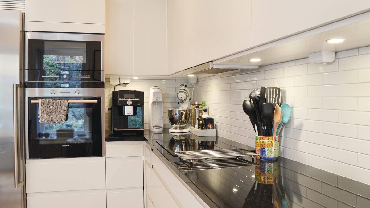 Lilla Nyckelviken House | Live comfortably and centrally on vacation.
